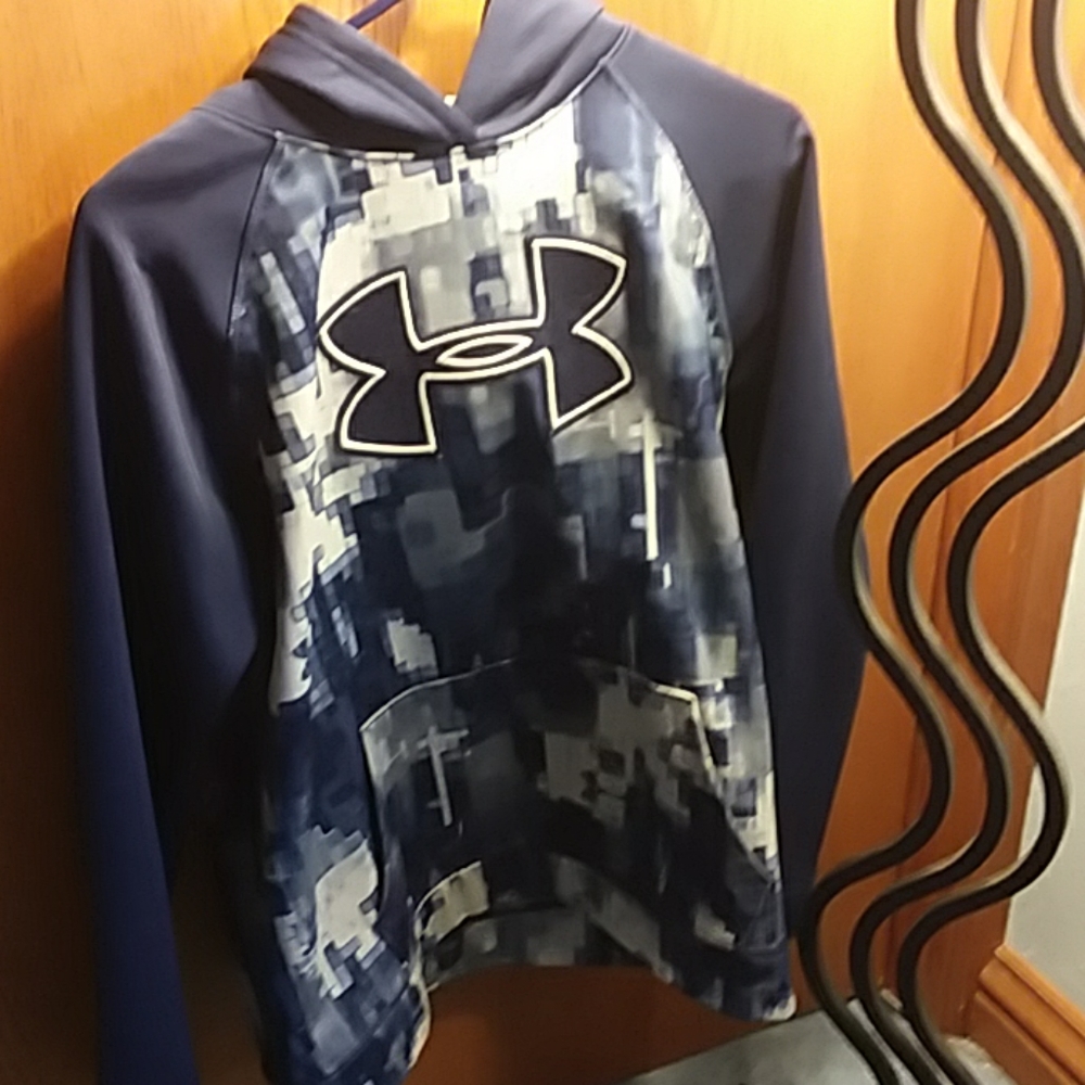 Under Armour Sweatshirt